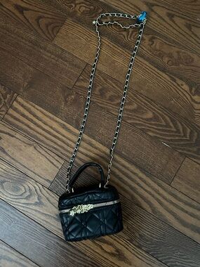 Affordable Fashion Finds Black Quilted Mini Crossbody with Gold Chain